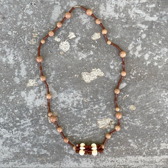 Neutral Vintage Jewelry Lot - 3 Necklaces, 1 Earrings - Picture 5 of 13